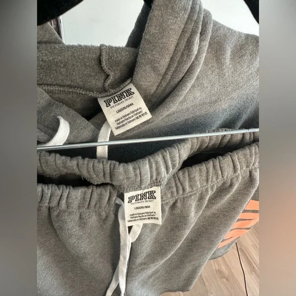 Victorias Secret PINK Gray Hoodie and Shorts Set - Picture 6 of 9